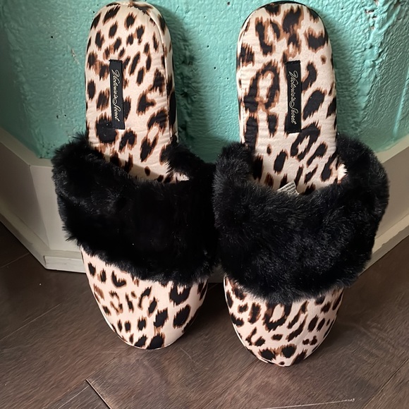 Slippers victoria secret size M - Picture 2 of 4